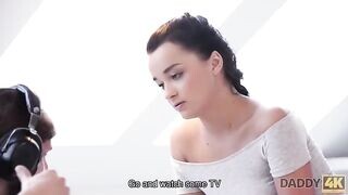 Fiatal csajszika és az korosodó fickó