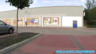 Yvette a lidl parkolójában szexel