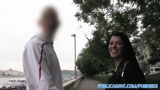 Magyar amatőr zsenge lány pénzért hancúrozik
