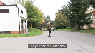 Világos Szőke zsenge pipi a raktárban hancúrozik