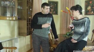 Orosz anyuci a nevelt fiával kufircol