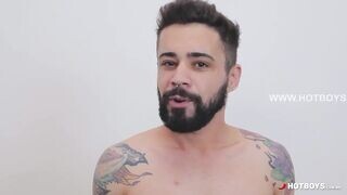 Spanyol férfit kúrják a gigászi farkú néger pasik