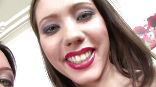 Legalporno - Alysa és Aspen segglyukba tolva