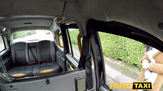 Fake Taxi - Alyssa Divine a csöcsös barna fiatal