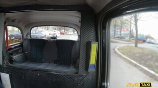 Fake Taxi - Victoria Pure lovagol a taxis kukiján