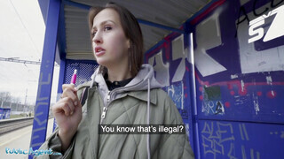 Public Agent - Zsenge csajszika pénzért kefél