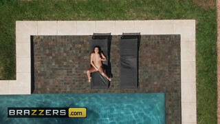 BRAZZERS - Jolee Love a gigászi cickós zsenge gádzsi