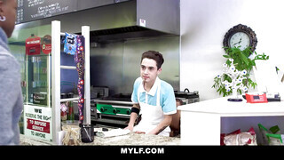 MYLF -  Nina Elle a pultos pasival szexel