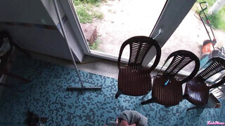 Tetkós orosz zsenge szuka a medencénél kúrel