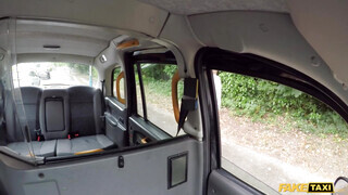 Fake Taxi - Lana Harding a hátsó ülésen hancúrozik