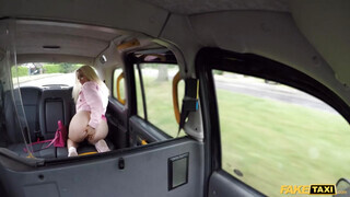 Fake Taxi - Lana Harding a hátsó ülésen hancúrozik