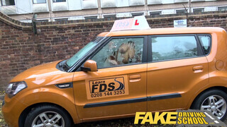 Fake Driving School - az óra végére már a lyuka is spriccelt a csajnak
