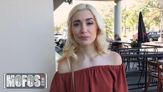 Mofos - Anastasia Knight a szabadban imád kamatyolni