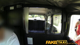 FakeTaxi még a seggnyalást is bevállalja a maca