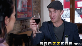 Brazzers - Anissa Jolie élvezi a óriási rúdat