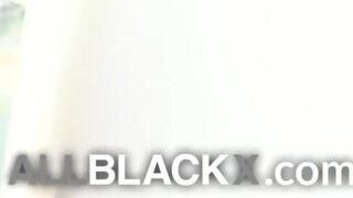 AllBlackX - Lala Ivey a termetes keblű fiatal