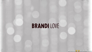 Brandi Love meglovagolja a bájdorongot - Brazzers