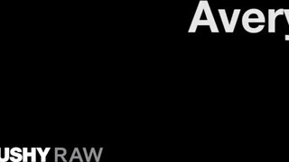 Avery Jane a gyönyörű csoki fiatal - TUSHYRAW