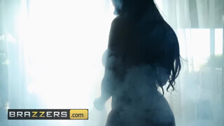 Brazzers - formás szép popós maca a fürdőkádban