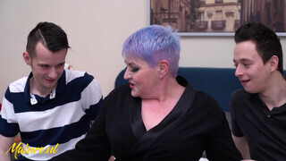 Dagi érett nő tini srácok csábít el - Mature.nl