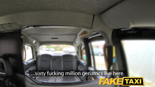 FakeTaxi nimfomániás csajszi kielégítése