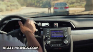 Reality Kings - Aria Lee rámászik a bmw-s csóka faszára