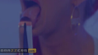 Brazzers - Phoenix Marie hatalmas popója megdolgozva