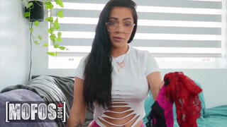 Mofos - Mj Fresh a szexy hatalmas mellű tinédzser