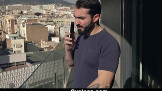 OyeLoca - hegyes csöcsű argentin takarítónő
