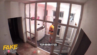 Három lesbi szuka kényezteti magát - Fake Hostel