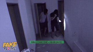 Tinédzser bigét kúrnak a rabló srácok - Fake Hostel