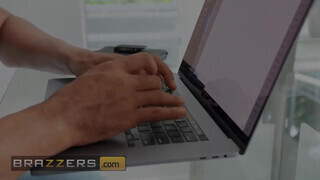 Brazzers - Ebony Mystique imádja a méretes néger bájdorongot