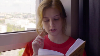 ULTRAFILMS - szívdöglesztő tinédzser lány begerjed egy könyvre
