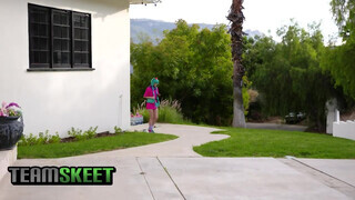 Jessie Saint a cosplayes fiatal szuka - TeamSkeet