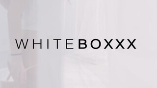 WHITEBOXXX - Vanessa Decker gyengéden reszel
