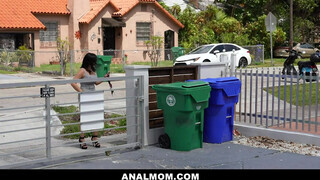 Nadia White tini palival hancúrozik - Anal mom