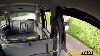 Csöcsös fiatal csajszika segget nyal - Fake Taxi