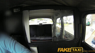 FakeTaxi - Bonnie Rose bekapja a kukacot