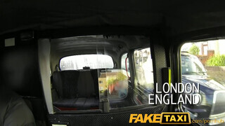 FakeTaxi - tinédzser lány szopja az idős taxist