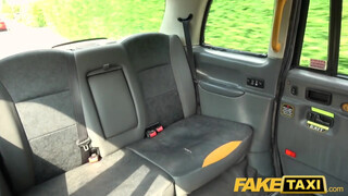 Fake Taxi - Rhiannon Ryder farkat akar a hátsójába