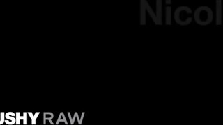 TUSHYRAW - Nicole Aria popója megkettyintve