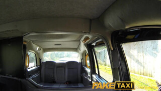 FakeTaxi - Chelsey Lanette a termetes cickós szöszi