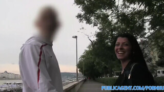PublicAgent - Vivien Bell a bombázó kreol gádzsi