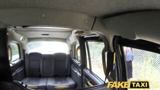 Fake Taxi - idősebb bige hatalmas kukit akar