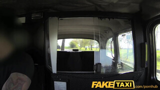 FakeTaxi - ártatlan pici fiatal csajszi és a vastag dárda