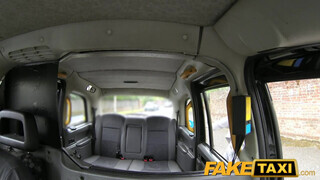 FakeTaxi - Ella Hughes a szexi vörös hajú spiné
