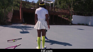 Filf - Ana Foxxx fenekét a tenisz edző kufircolja