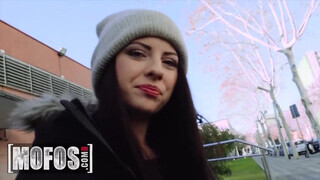 MOFOS – Rebecca Volpetti termetes farokkal megdugva