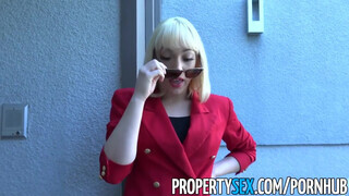 PropertySex - piros blézer és szőrös lyuk