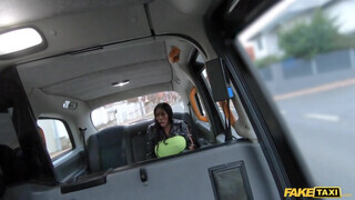 Fake Taxi - Ebony Mystique az óriás tőgyes néger milf